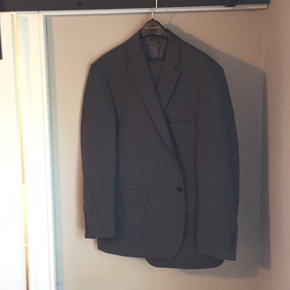Men’s Pronto Uomo Suit.